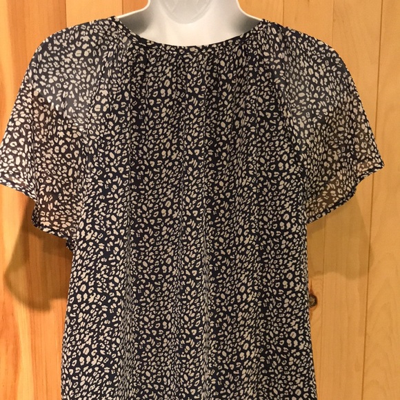 New, Pretty, flowy blue summer flower top. - Picture 5 of 9